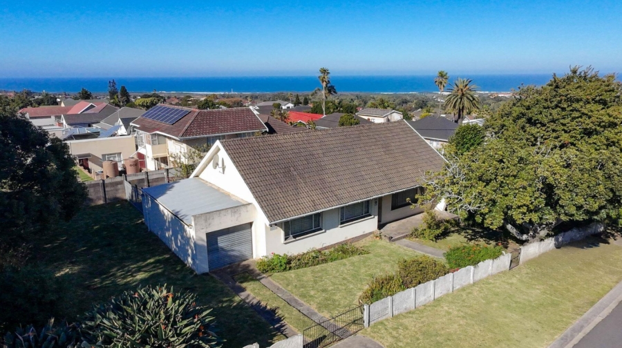 4 Bedroom Property for Sale in Sunnyridge Eastern Cape